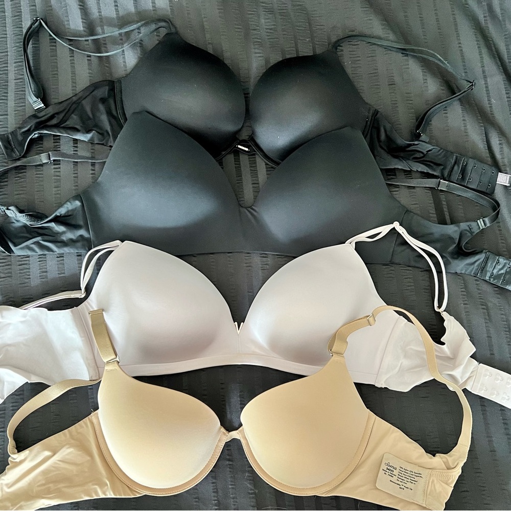 (4) Victoria Secret Bras 36D Like New Condition (3) Soma1